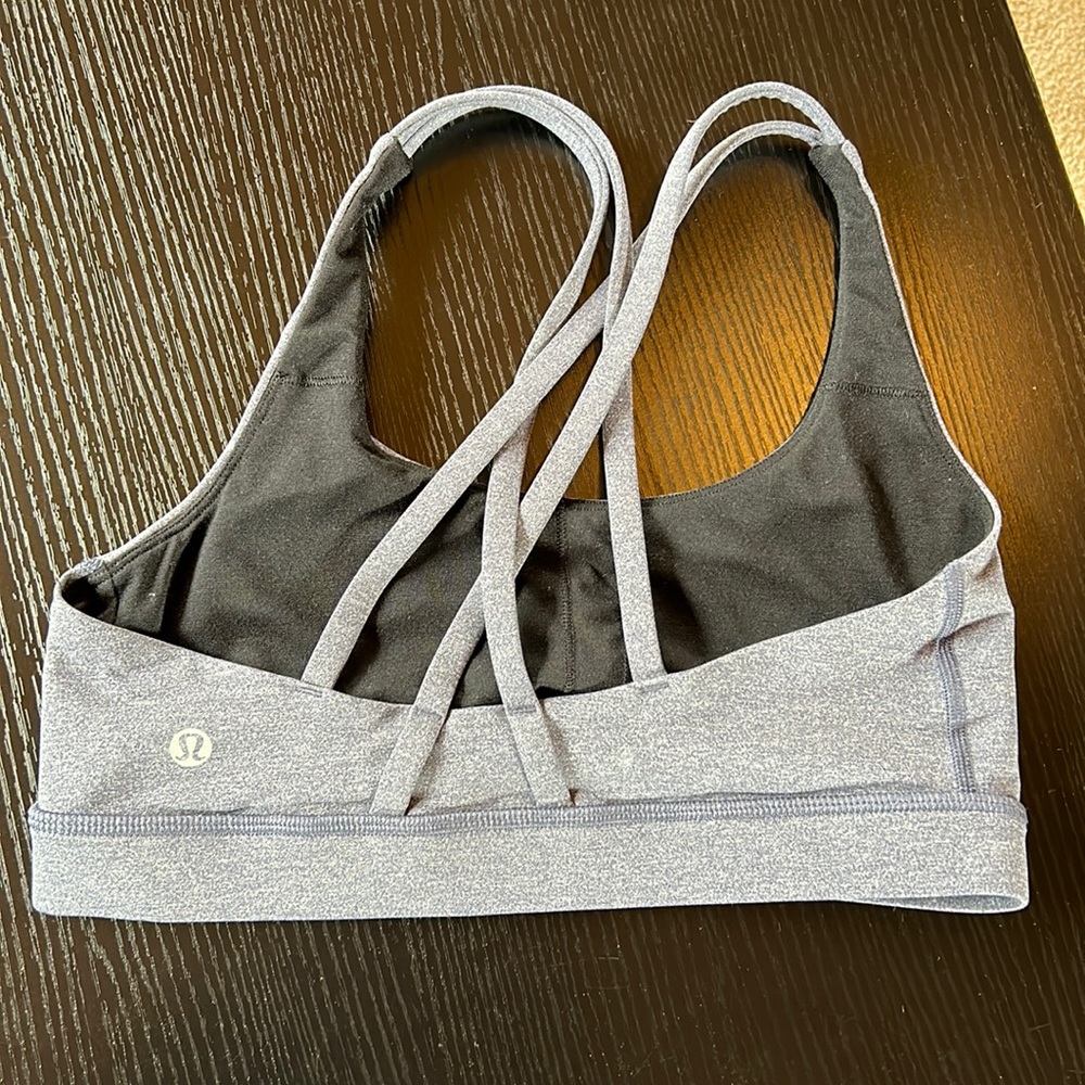 Lululemon athletica sports bra. Women’s size 6